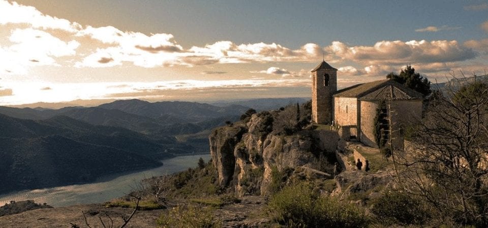 Quiénes somos, Sobre nosotros: Especialista en vinos españoles. Nuestros favoritos son los pequeños viñedos con un proceso de producción tradicional, sostenible y ecológico.